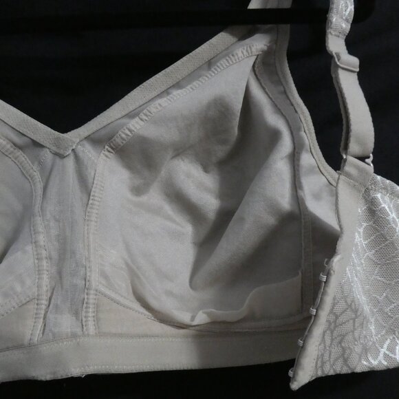 Unbranded | 42 DD | Elegant Textured Beige Bra | *Padding Not Included - Picture 10 of 12